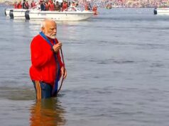 महाकुंभ : PM मोदी ने लगायी आस्था की डुबकी