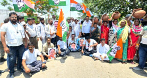 जलसंकट पर कांग्रेस का प्रदर्शन, महिलाओं ने सडक़ पर फोड़ी मटकी…