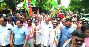 नकटी में गरीबों के आशियाने उजाडऩे के विरोध में कांग्रेस का उग्र प्रदर्शन, मुख्यमंत्री का पुतला दहन…