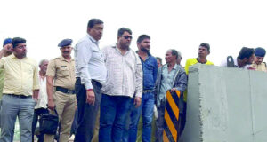 पहली बारिश में बह गया पुल, दोषियों पर दर्ज हो एफआईआर- जितेन्द्र मुदलियार…