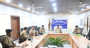 मोहला में रेंज स्तरीय समीक्षा बैठक, आईजी ने दिए प्रभावी पुलिसिंग के निर्देश…