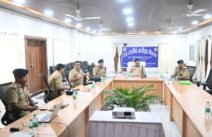 मोहला में रेंज स्तरीय समीक्षा बैठक, आईजी ने दिए प्रभावी पुलिसिंग के निर्देश…