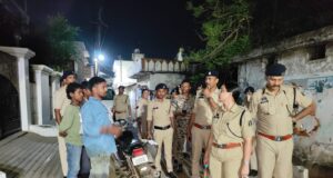 राजनांदगांव शहर में पुलिस की बड़ी दबिश: देर रात कॉम्बिंग गश्त कर 89 गुंडे-बदमाशों को उनके घरों में चेकिंग, पुलिस ने दी सख्त चेतावनी..