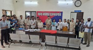 खोए हुए मोबाइल पाकर खिले चेहरों पर मुस्कान: बसंतपुर पुलिस ने लौटाए 3.75 लाख रुपये के 25 गुम मोबाइल…