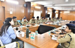 पुलिस अधीक्षक राजनांदगांव सुश्री अंकिता शर्मा के द्वारा कानून व्यवस्था की समीक्षा के संबंध में बैठक आयोजित, बेसिक एवं विजिबल पुलिसिंग को प्रभावी बनाने के निर्देश…