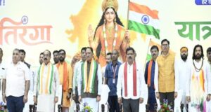 मुख्यमंत्री श्री विष्णु देव साय ने हाथ में तिरंगा थामकर किया भव्य तिरंगा यात्रा का नेतृत्व