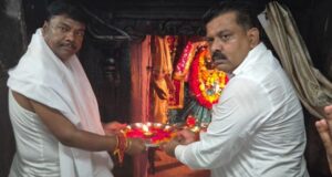 तिरंगा यात्रा के दूसरे दिवस माँ दंतेश्वरी की पूजा-अर्चना कर उप मुख्यमंत्री एवं वन मंत्री ने किया यात्रा का शुभारंभ