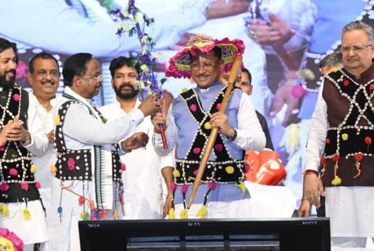 मुख्यमंत्री निवास में धूमधाम से मनाया गया हरेली तिहार: विष्णुदेव साय और डॉ. रमन सिंह पिंक ऑटो में पहुंचे, कृषि औजारों व गौवंश की पूजा…