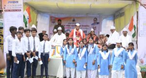 ठेलकाडीह संत बाबा गुरुघासी दास शासकीय नवीन महाविद्यालय के स्वीकृति भवन के जल्द निर्माण की मांग को लेकर दो दिवसीय उपवास में बैठे पूर्व विधायक भुनेश्वर बघेल ने दूसरे दिन 1100 लोगो के समर्थन पत्र सौप किये समाप्त…