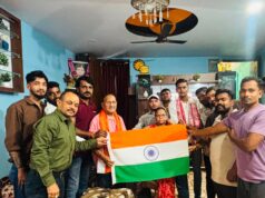 खैरागढ़ के सपूत शहीद निकेश यादव के माता-पिता को तिरंगा सौंपकर शहर भाजयुमो ने की ‘‘हर घर तिरंगा’’ अभियान की शुरुआत…