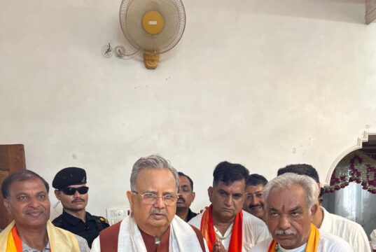 विधानसभा अध्यक्ष डॉ. रमन सिंह एवं पूज्य संत डॉ. युधिष्ठिर लाल जी ने किया दुग्धाभिषेक, वृक्षारोपण एवं सिंधी समाज की मांगों पर हुई चर्चा…