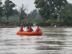 छत्तीसगढ़ में मानसून का कहर: महासमुंद में उफनती नदी में डूबा नाबालिग, GPM में जान जोखिम में डालकर नाला पार कर रहा बुजुर्ग बाल-बाल बचा…
