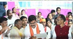 उप मुख्यमंत्री श्री विजय शर्मा ने मुड़घुसरी में 1.48 करोड़ रुपए के तीन सड़क का किया भूमिपूजन