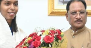 एशियन गेम्स की स्वर्ण पदक विजेता टीम की संजू देवी को मुख्यमंत्री श्री विष्णु देव साय ने 51 लाख रुपए की प्रोत्साहन राशि देने की घोषणा की