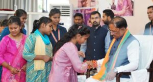 विशेष लेख : महतारी के आशीष से, राखी के विश्वास से मुख्यमंत्री श्री विष्णु देव साय के नेतृत्व में महिलाओं के सम्मान, स्वावलंबन और आर्थिक सशक्तिकरण की दिशा में निरंतर पहल