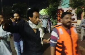बाढ़ के बीच पत्रकारिता से आगे बढ़कर सेवा का संकल्प, हसन राजा टीम के साथ लगातार संभाल रहे रेस्क्यू मोर्चा