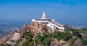 डोंगरगढ़ में नवरात्रि मेले की तैयारियां तेज: संभागायुक्त और कलेक्टर की मौजूदगी में हुई हाई-लेवल समीक्षा बैठक…