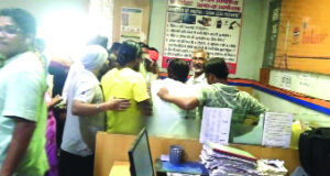 लगातार छुट्टियों के बाद इंडेन गैस में उमड़ी उपभोक्ताओं की भीड़, सिलेंडर के लिए मची मारामारी…