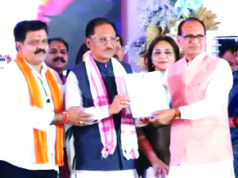 केंद्रीय मंत्री शिवराज ने छत्तीसगढ़ को दी 3.65 लाख पक्के मकानों की सौगात,सीएम साय को सौंपा स्वीकृति पत्र…