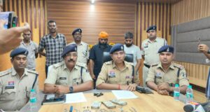राजनांदगांव के बसंतपुर में दिनदहाड़े हुई 10.50 लाख की चोरी का खुलासा: जेल में बनी थी साजिश, 2 शातिर आरोपी गिरफ्तार…