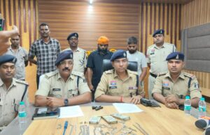 राजनांदगांव के बसंतपुर में दिनदहाड़े हुई 10.50 लाख की चोरी का खुलासा: जेल में बनी थी साजिश, 2 शातिर आरोपी गिरफ्तार…