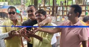 छुईखदान मे आधार सेवा केंद्र का शुभारंभ राजा गिरिराज किशोर ने फीता काटकर किया…