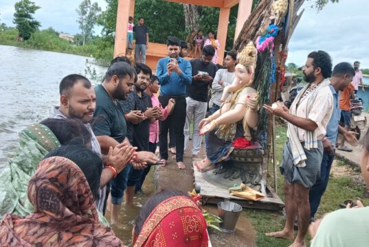 10 दिनों की भक्ति के बाद गणपति बप्पा को दी विदाई, जयकारों और आतिशबाजी के बीच हुआ विसर्जन