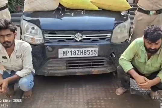 ओडिशा से MP जा रहा था 14 लाख का गांजा, पुलिस को देख तस्करों ने कार में लगाई आग, दो गिरफ्तार…