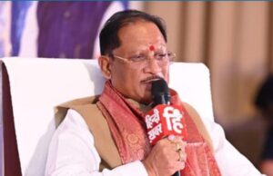 मुख्यमंत्री श्री विष्णु देव साय और उप मुख्यमंत्री श्री अरुण साव ने आज रायपुर के सिविल लाइन स्थित मुख्यमंत्री निवास कार्यालय में राज्य कैबिनेट की बैठक के बाद पत्रकार-वार्ता को संबोधित किया। उन्होंने पत्रकार-वार्ता में कैबिनेट की बैठक में लिए गए निर्णयों की जानकारी दी। उप मुख्यमंत्री श्री विजय शर्मा भी पत्रकार-वार्ता में उपस्थित थे।