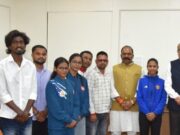 राज्यपाल श्री रमेन डेका से प्रदेश के उत्कृष्ट खिलाड़ियों ने की सौजन्य भेंट