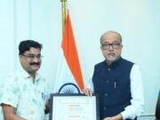 राज्यपाल से गेड़ी नर्तक अनिल गढ़ेवाल ने की भेंट