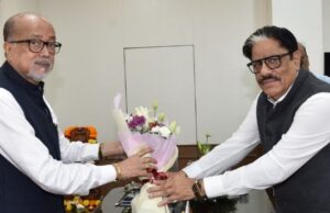 राज्यपाल श्री रमेन डेका से राज्य नीति आयोग के उपाध्यक्ष श्री गणेश शंकर मिश्रा ने की सौजन्य भेंट
