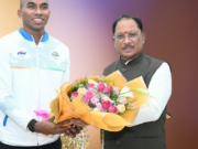 मुख्यमंत्री श्री विष्णु देव साय से एशियन गेम्स के कांस्य पदक विजेता एथलीट अनिमेष कुजूर ने की सौजन्य मुलाकात