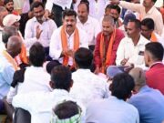 ग्रामीणों के बीच जमीन पर बैठकर उप मुख्यमंत्री ने किया आत्मीय संवाद, 74.80 लाख रुपए के विकास कार्यों की दी सौगात