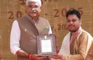 छत्तीसगढ़ की कला प्रतिभाओं ने राष्ट्रीय मंच पर लहराया परचम, केंद्रीय मंत्री श्री गजेन्द्र सिंह शेखावत ने जशपुर के डॉ. आनन्द पाण्डेय और सारंगढ़ के श्री घनश्याम साहू को किया सम्मानित