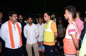कवर्धा-बेमेतरा मार्ग पर पशुओं को देख उप मुख्यमंत्री श्री विजय शर्मा ने अधिकारियों को लगाई फटकार