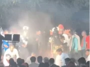 रामलीला मंचन के दौरान बड़ा हादसा, फ्लेमेबल स्प्रे से भड़की आग; हनुमान समेत 3 झुलसे, देखिए दिल दहला देने वाला वीडियो…