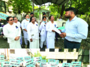 काली पट्टी बांधकर काम, फिर सडक़ों पर निकाली स्कूटी रैली : मेडिकल कॉलेज की नर्सेज का आंदोलन तेज…