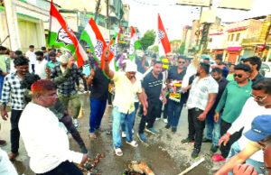 काला दिवस पर कांग्रेस का उग्र प्रदर्शन : राहुल गांधी की गिरफ्तारी के विरोध में फूंका पुतला, मुख्य चुनाव आयुक्त का भी किया दहन…