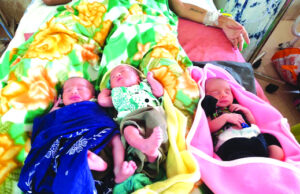 मेडिकल कॉलेज अस्पताल में दुर्लभ ट्रिपलेट डिलीवरी : दो शिशुओं का सामान्य तो तीसरे का हुआ सीजेरियन प्रसव…