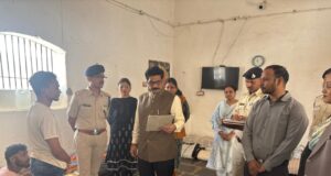 जिला जेल राजनांदगांव का अधिकारियों ने किया त्रैमासिक निरीक्षण, व्यवस्थाओं का लिया जायजा; लंबे समय से बंद बंदियों के लिए दिए त्वरित निर्देश…