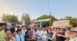 खैरागढ़ में कांग्रेस का ‘वोट बचाओ, देश बचाओ’ मार्च, ज्ञानेश कुमार का पुतला दहन कर मांगा इस्तीफा…