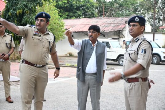 पुलिस महानिदेशक अरुण देव गौतम का जिला खैरागढ़-छुईखदान-गंडई प्रवास, पुलिस अधीक्षक कार्यालय एवं नवीन जिला पुलिस लाइन का किया निरीक्षण….