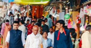 डोंगरगढ़: कलेक्टर जितेन्द्र यादव ने पेश की अनोखी मिसाल, नवरात्रि में प्रतिदिन सीढ़ियों से मां बमलेश्वरी के दरबार पहुंचकर ले रहे व्यवस्थाओं का जायजा…