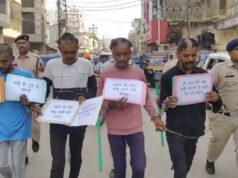पिता-पुत्र पर चाकू से हमला: पुलिस ने एक नाबालिग सहित 5 को किया गिरफ्तार, चार का सिर मुड़वाकर निकाला जुलूस…